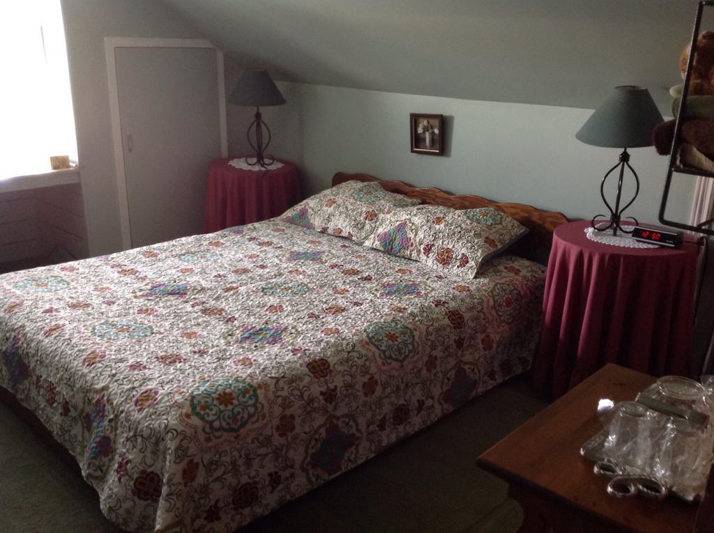 Maple Tourist Home B&B Grand Falls Room photo