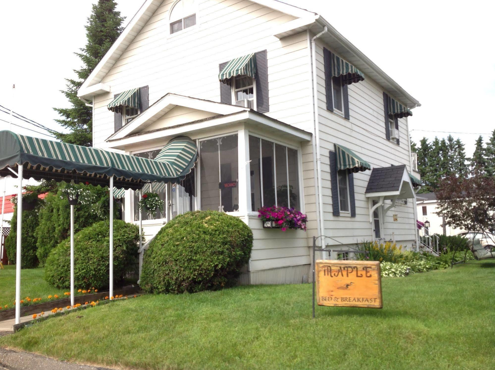 Maple Tourist Home B&B Grand Falls Exterior photo